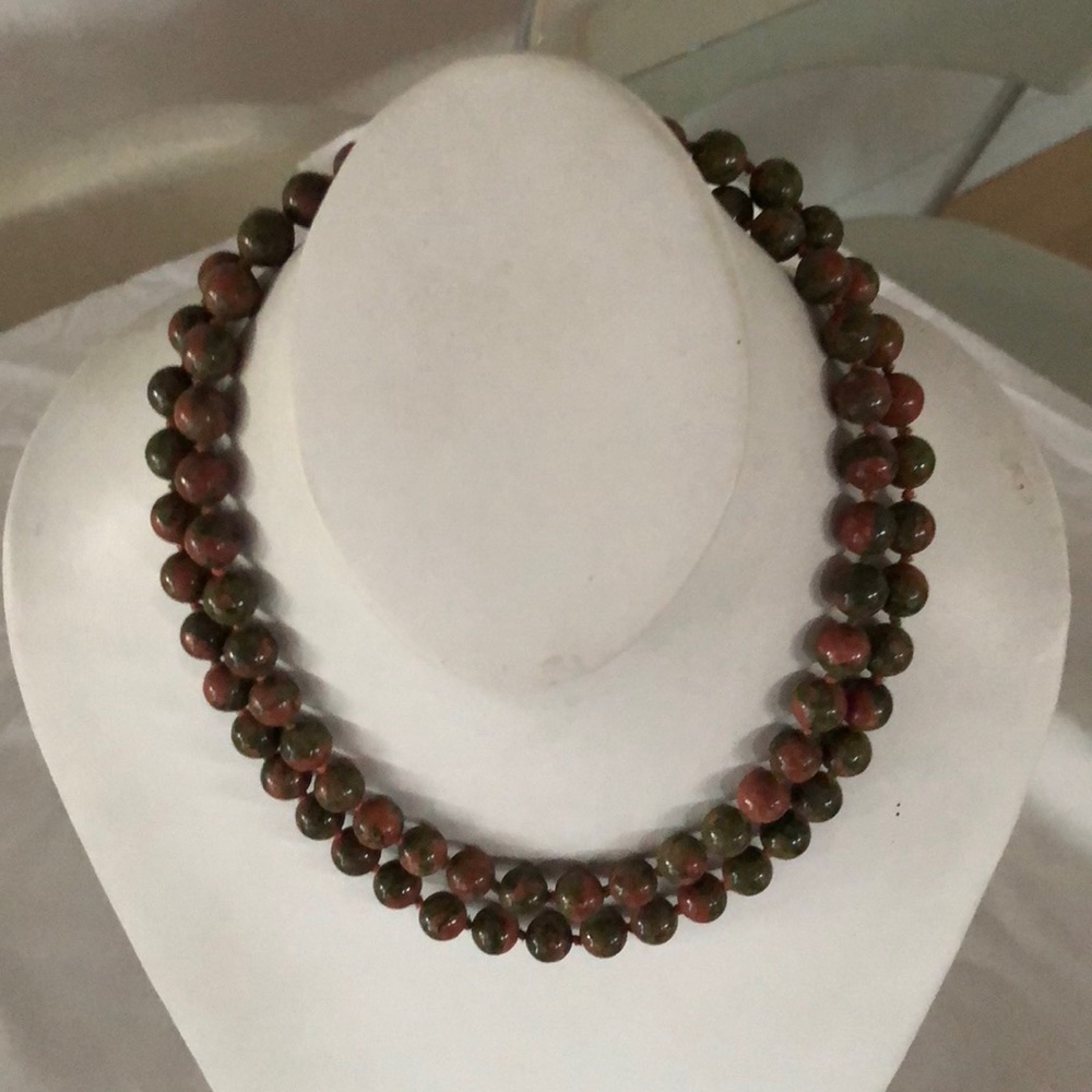 Vintage women necklace 17” long